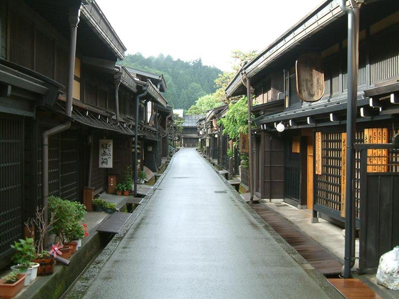 Takayama-Furui-machi-nami