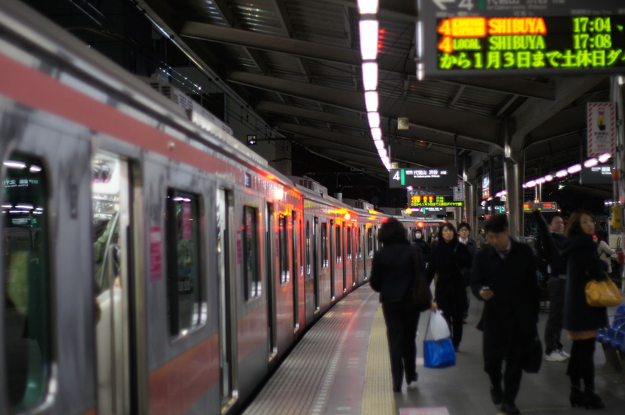 中目黒駅_Nakameguro_station_platform_no.4