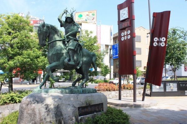 真 田 幸 村 公 騎馬 像.