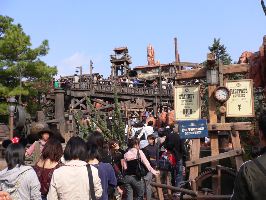 Big_Thunder_Mountain_Entrance_TDL